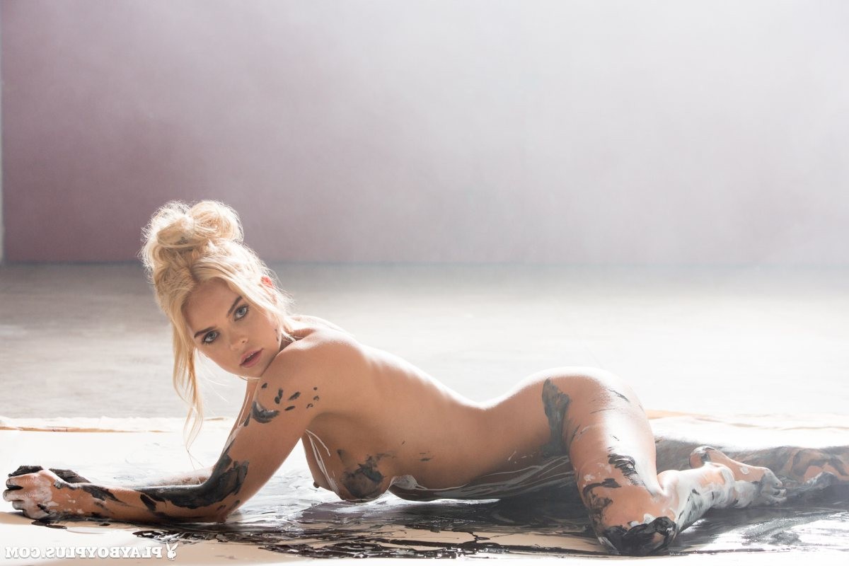 La tarifa de Marta para servicios en pisos por horas no incluye el costo del apartamento